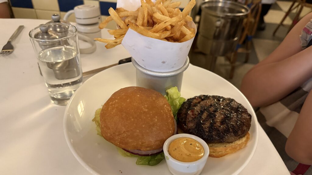 명성에 가려진 본연의 맛… 카페 룩셈부르크의 잃어버린 미학