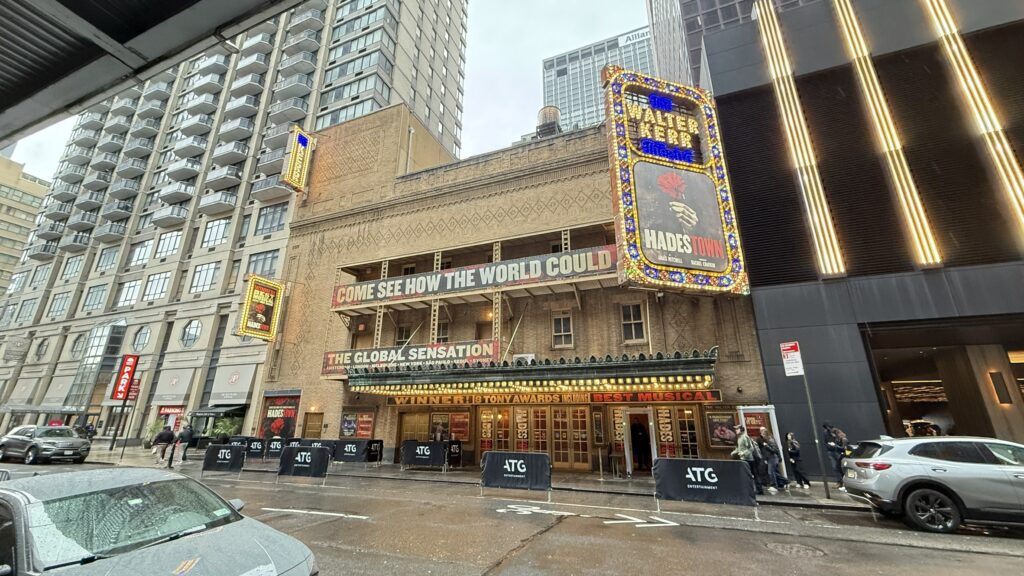 [In to the Bway] 환상의 맨해튼과 환멸의 브루클린이 만날 때, 한여름 밤에 만나는 2인극의 마법 뮤지컬 ‘Two Strangers’
