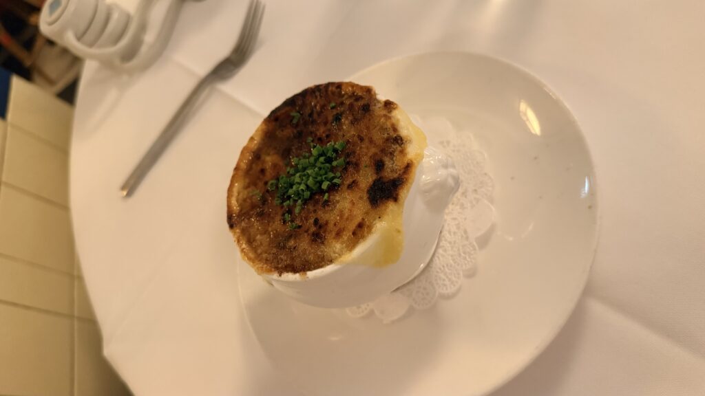 명성에 가려진 본연의 맛… 카페 룩셈부르크의 잃어버린 미학