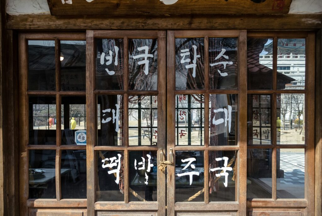 [한국의 술 3] 가라앉힘의 미학과 빼앗긴 주권의 역사… ‘청주(淸酒)’가 직조해 낸 한국 양조사의 정신과 현대적 피벗